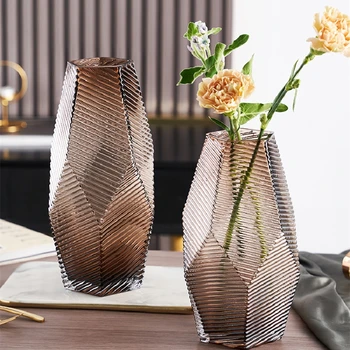 Модерни минималистичные геометрични креативни бижута от стъкло вази, водни цветя лалета за украса на десктоп цветна композиция за хол