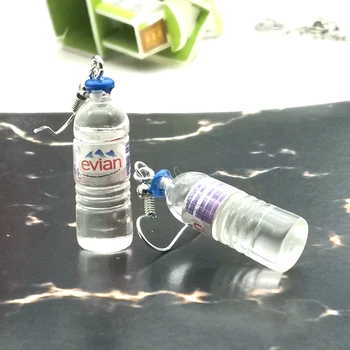 Модерни обеци с творческата имитация на бутилки от минерална вода, сладки женски чар обици, най-обици-висулки на Едро