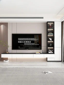 Висящ стенен шкаф за телевизор в кремовом стил, светла луксозна всекидневна, окачен на фона стенен шкаф, комбиниран шкаф